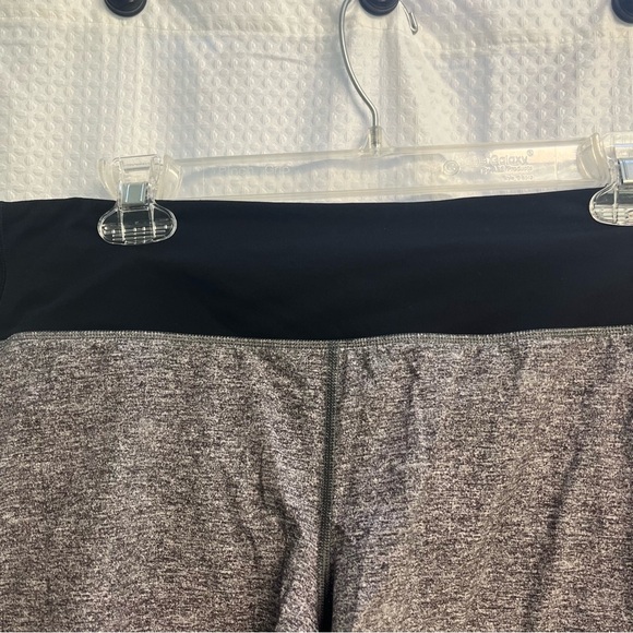 Lululemon Athletica Black and Heather Gray Athletic Speed Up Shorts 10T - Picture 3 of 7